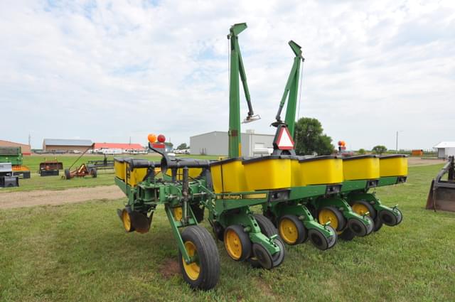 Image of John Deere 7200 equipment image 3