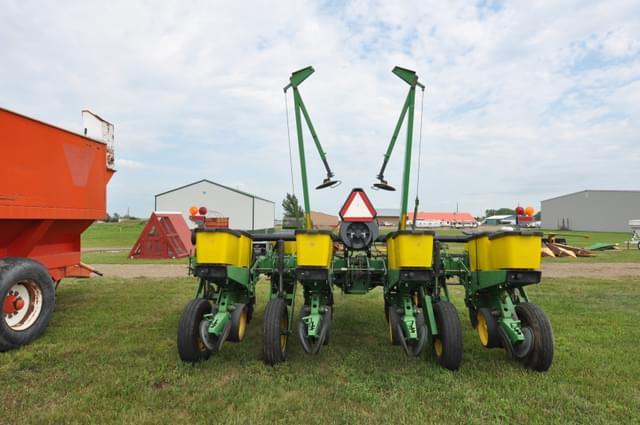 Image of John Deere 7200 equipment image 4
