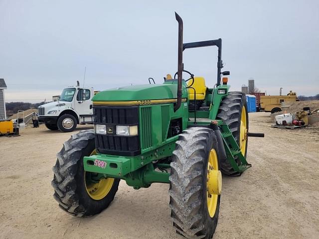 Image of John Deere 7200 equipment image 1