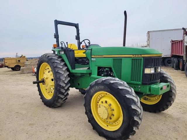 Image of John Deere 7200 equipment image 3