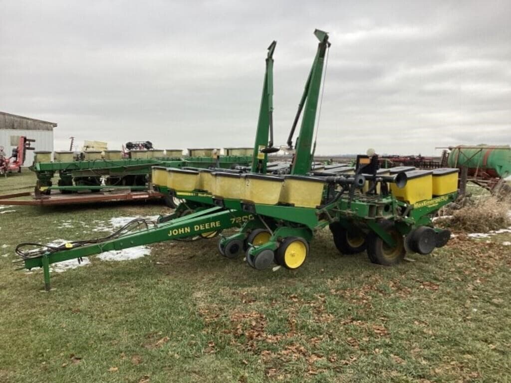 Image of John Deere 7200 Image 1