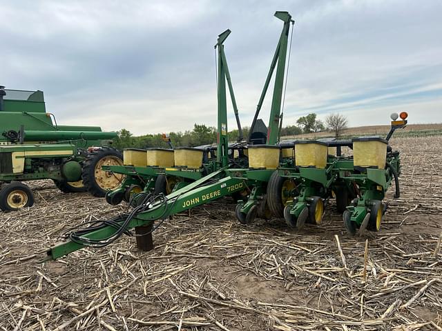 Image of John Deere 7200 equipment image 3