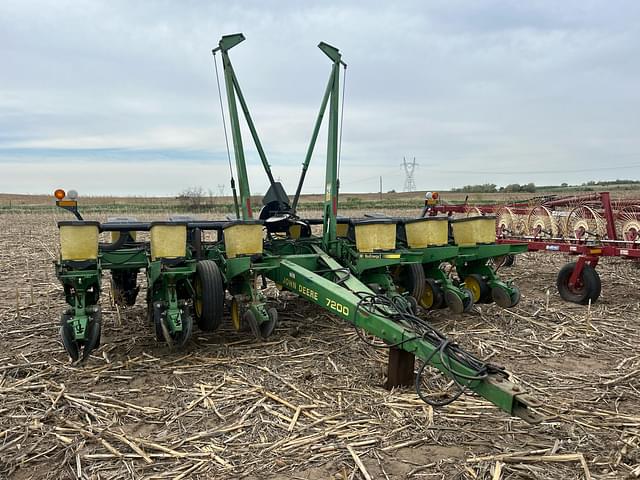 Image of John Deere 7200 equipment image 1