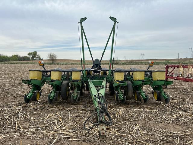 Image of John Deere 7200 equipment image 2