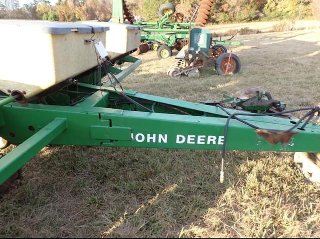 Image of John Deere 7200 equipment image 3