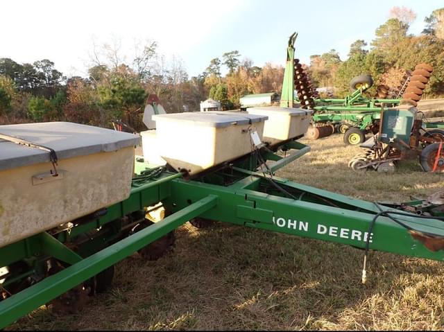 Image of John Deere 7200 equipment image 2
