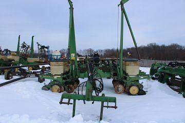 Image of John Deere 7200 equipment image 1