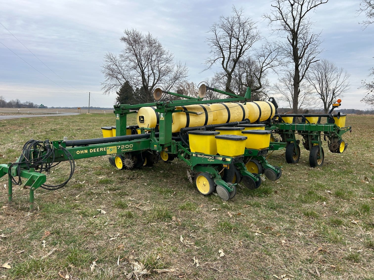 John Deere 7200 Equipment Image0