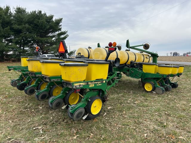 Image of John Deere 7200 equipment image 4