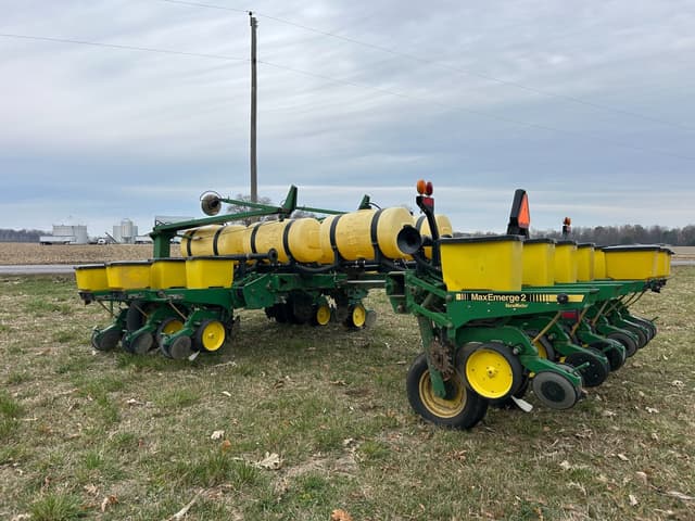 Image of John Deere 7200 equipment image 2