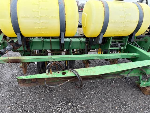 Image of John Deere 7200 equipment image 3