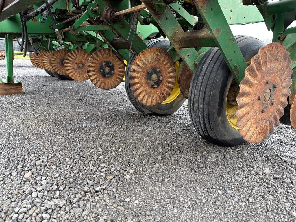 Image of John Deere 7200 Primary image