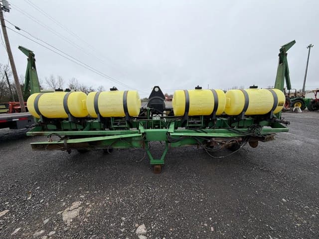 Image of John Deere 7200 equipment image 2