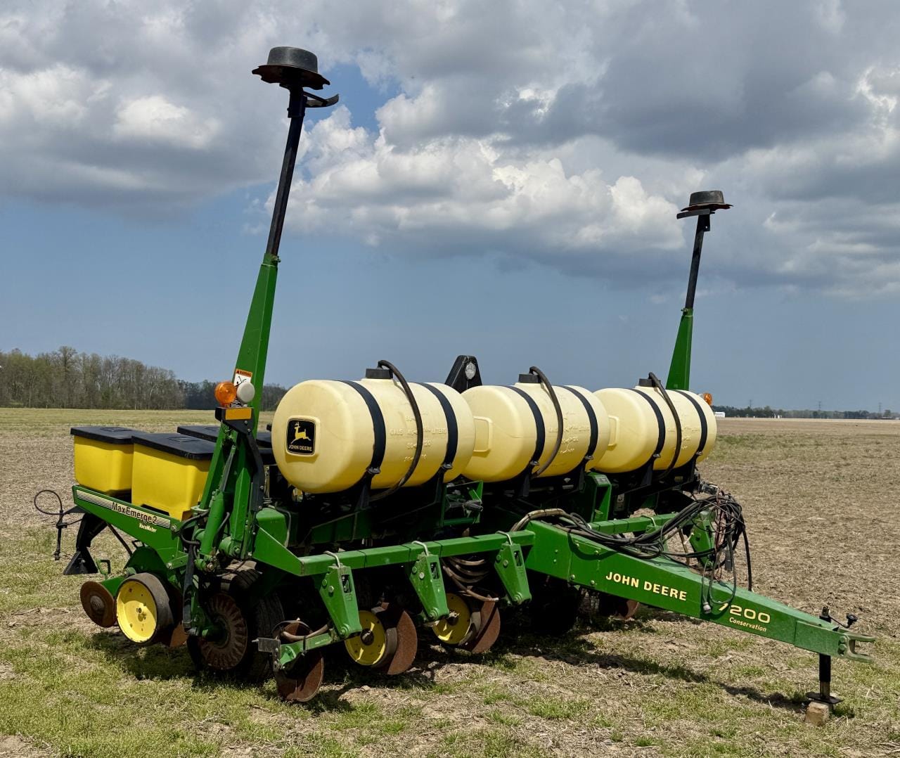 John Deere 7200 Equipment Image0