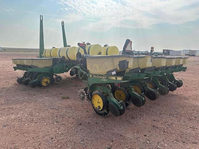 Image of John Deere 7200 equipment image 2