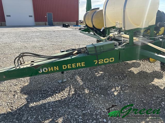 Image of John Deere 7200 equipment image 2