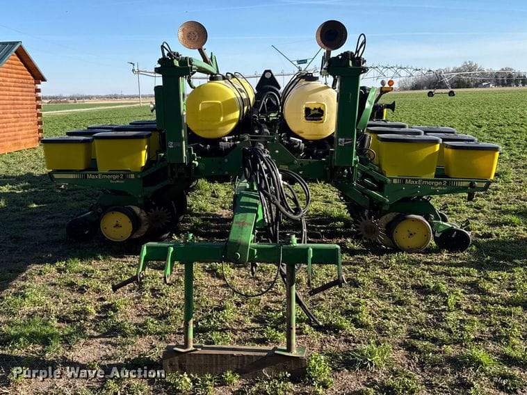 Main image John Deere 7200