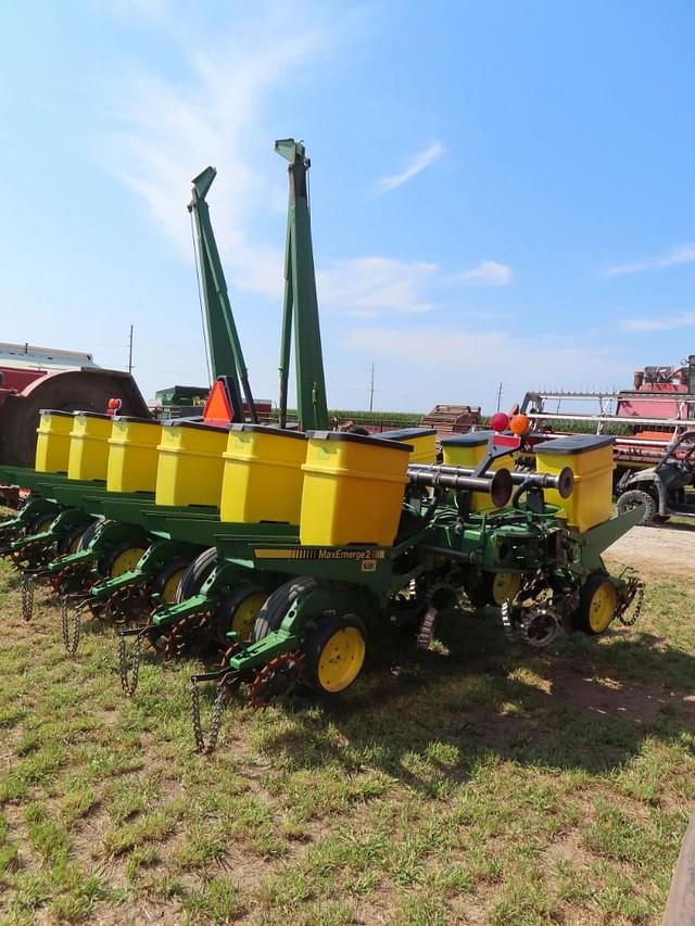 Image of John Deere 7200 equipment image 3