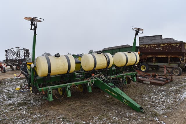 Image of John Deere 7200 equipment image 2
