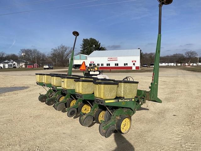 Image of John Deere 7200 equipment image 2