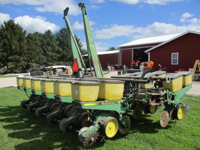 Image of John Deere 7200 equipment image 2