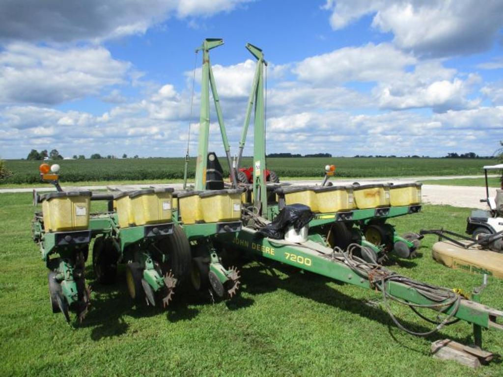 Image of John Deere 7200 Primary image