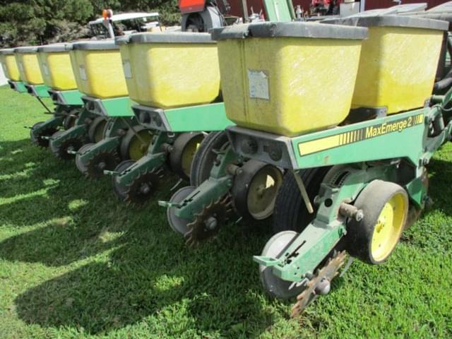 Image of John Deere 7200 equipment image 3