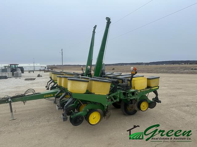 Image of John Deere 7200 equipment image 2