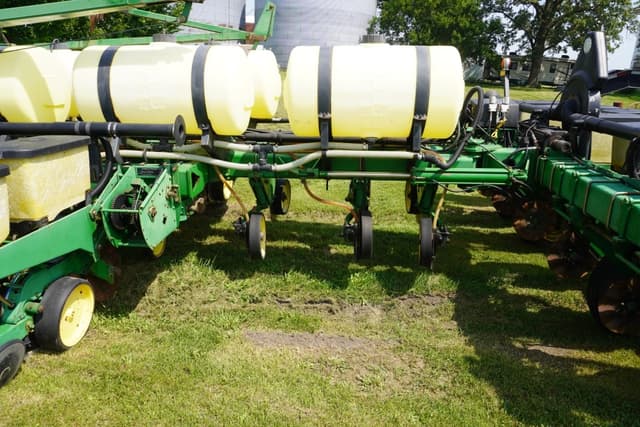 Image of John Deere 7200 equipment image 3