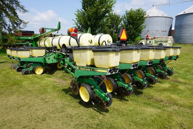 Image of John Deere 7200 equipment image 4