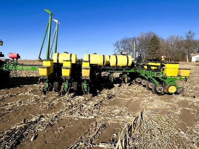 Image of John Deere 7200 equipment image 4