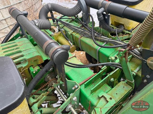 Image of John Deere 7200 equipment image 3