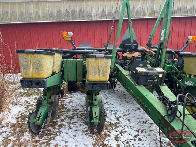 Image of John Deere 7200 equipment image 2