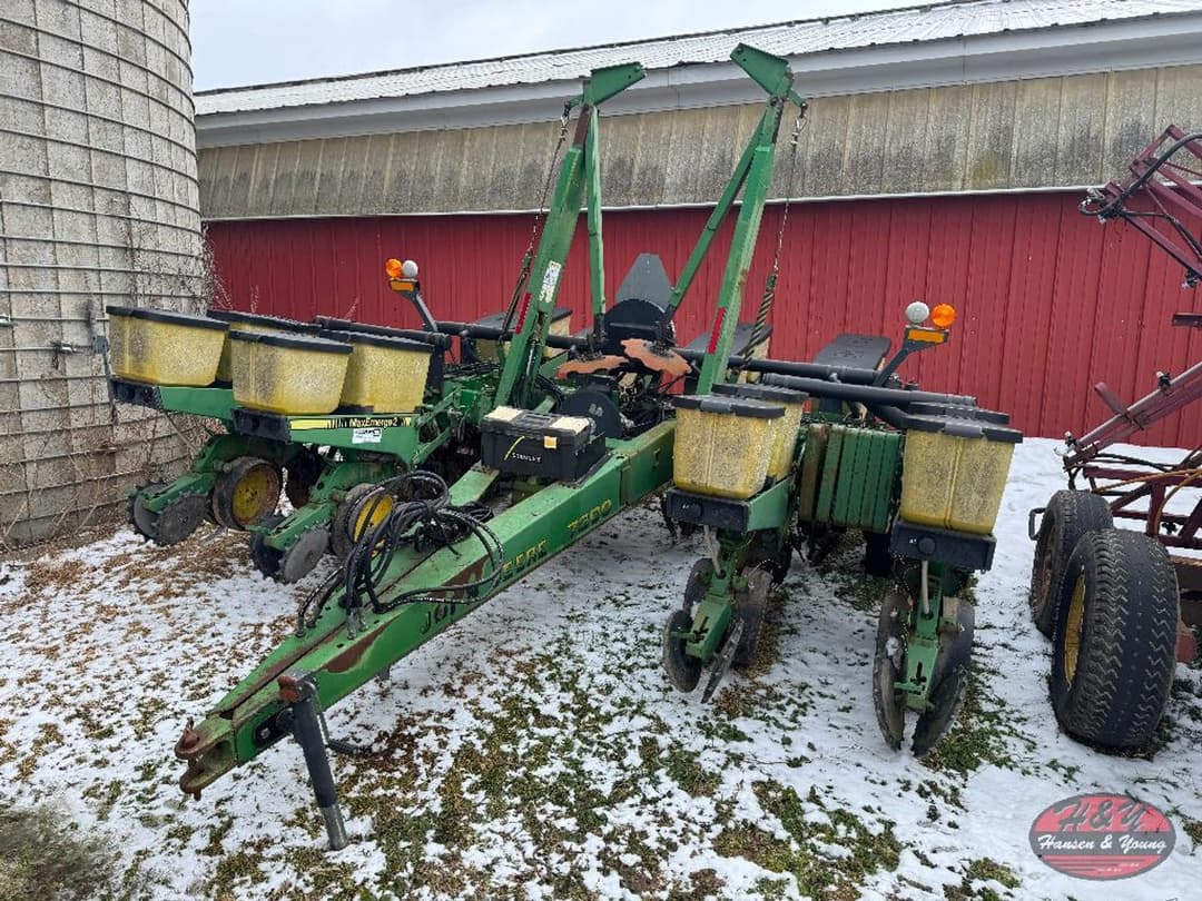 Image of John Deere 7200 Primary image