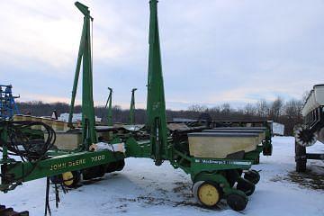 Image of John Deere 7200 equipment image 3