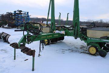 Image of John Deere 7200 equipment image 2