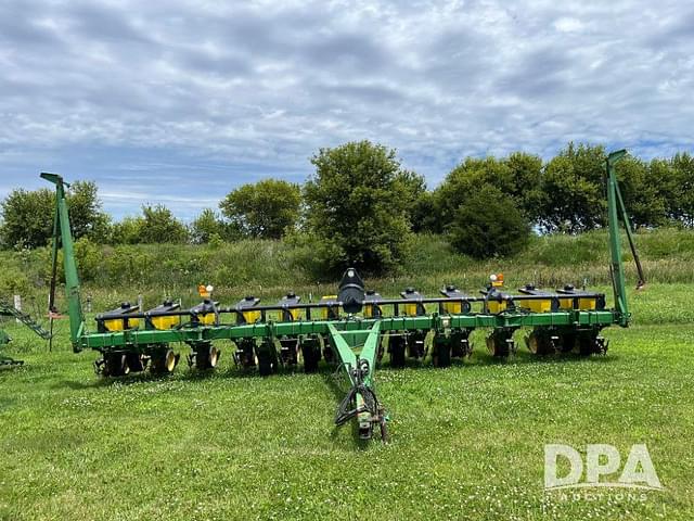 Image of John Deere 7200 equipment image 2