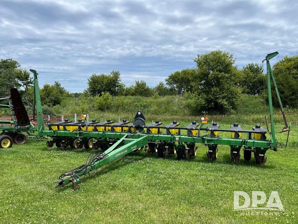 Image of John Deere 7200 Primary image