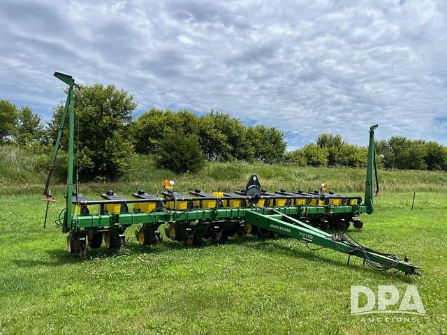 Image of John Deere 7200 equipment image 4