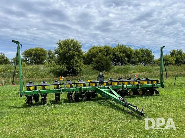 Image of John Deere 7200 equipment image 3