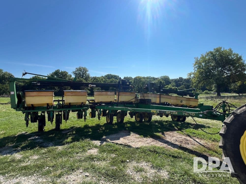 Image of John Deere 7200 Primary image