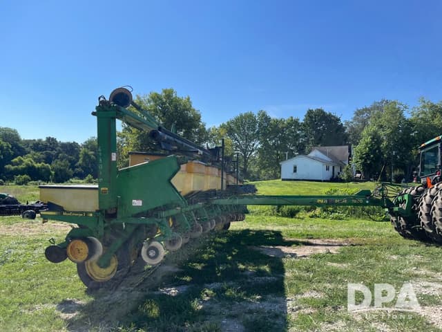 Image of John Deere 7200 equipment image 2
