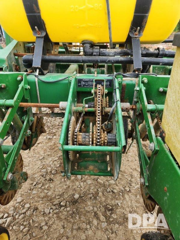 Image of John Deere 7200 equipment image 4