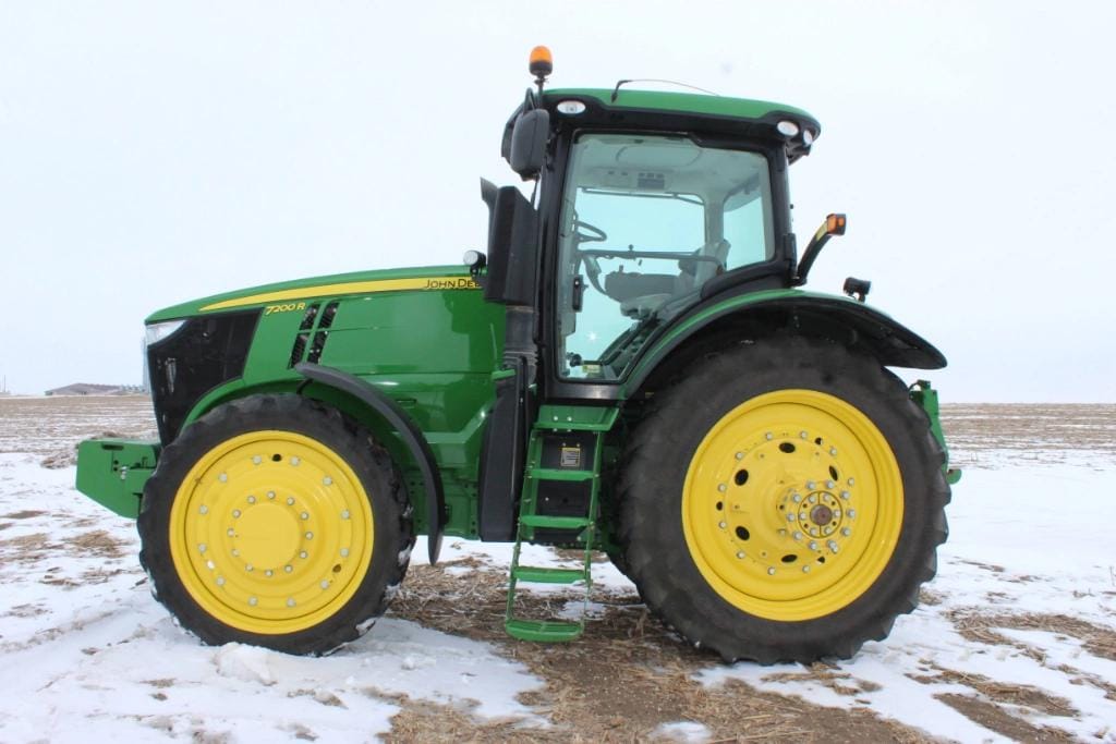 2011 John Deere 7200R Equipment Image0