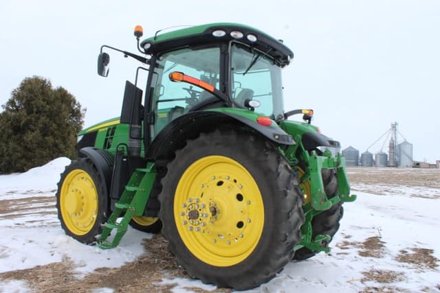 Image of John Deere 7200R equipment image 2