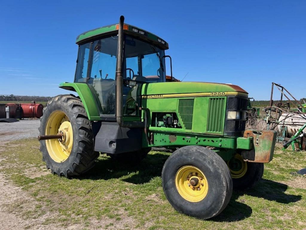 Image of John Deere 7200 Primary image