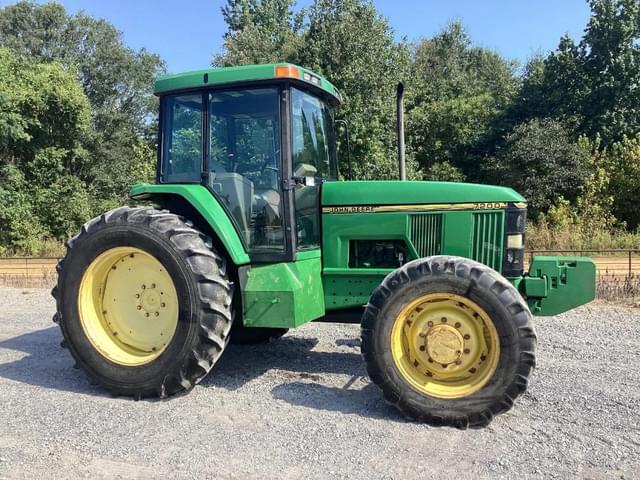 Image of John Deere 7200 equipment image 1
