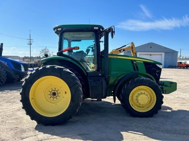 Image of John Deere 7200R equipment image 3