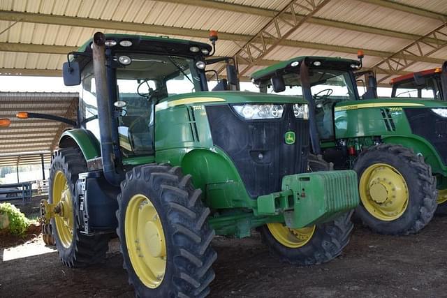 Image of John Deere 7200R equipment image 3