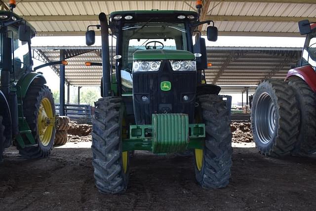 Image of John Deere 7200R equipment image 1